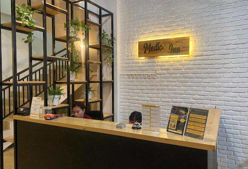 Urbanview Hotel Medio Inn Palu By Reddoorz