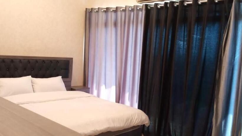 فندق ومنتجع لارين بلازا