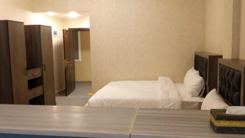 فندق ومنتجع لارين بلازا