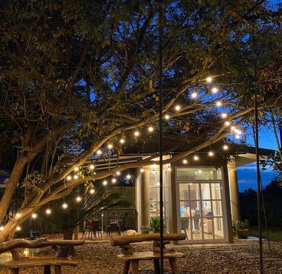บ้านชมฟ้า   Bann Chomfah Resort & Cafe