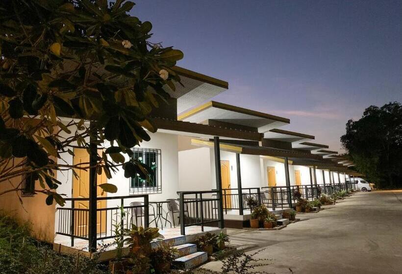 บ้านชมฟ้า   Bann Chomfah Resort & Cafe