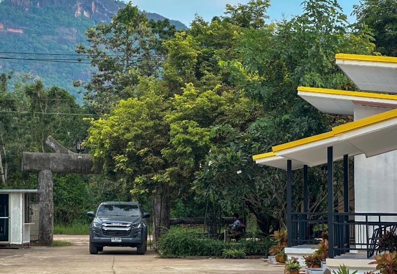 บ้านชมฟ้า   Bann Chomfah Resort & Cafe