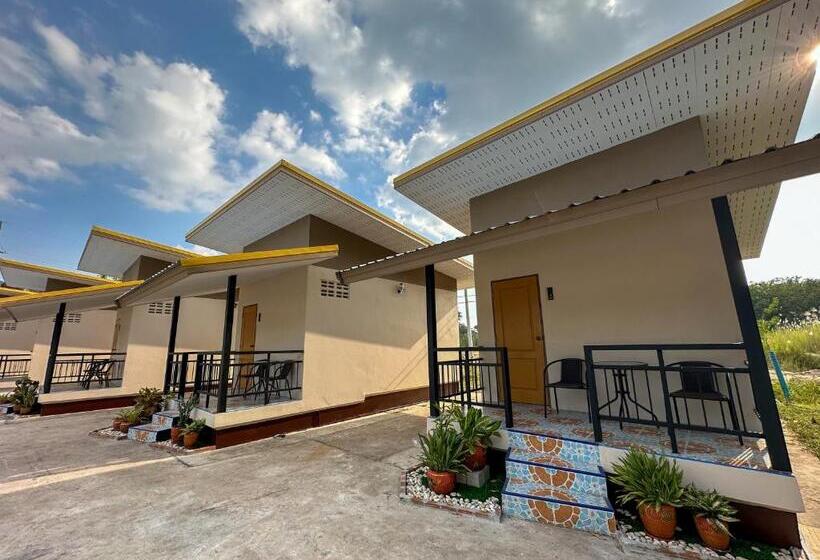 บ้านชมฟ้า   Bann Chomfah Resort & Cafe