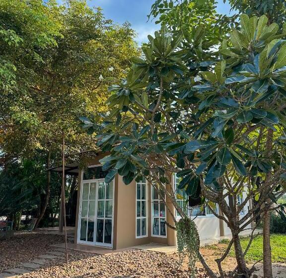 บ้านชมฟ้า   Bann Chomfah Resort & Cafe