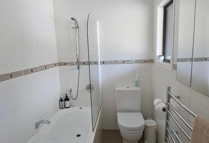 تختخواب و صبحانه Forest Waters