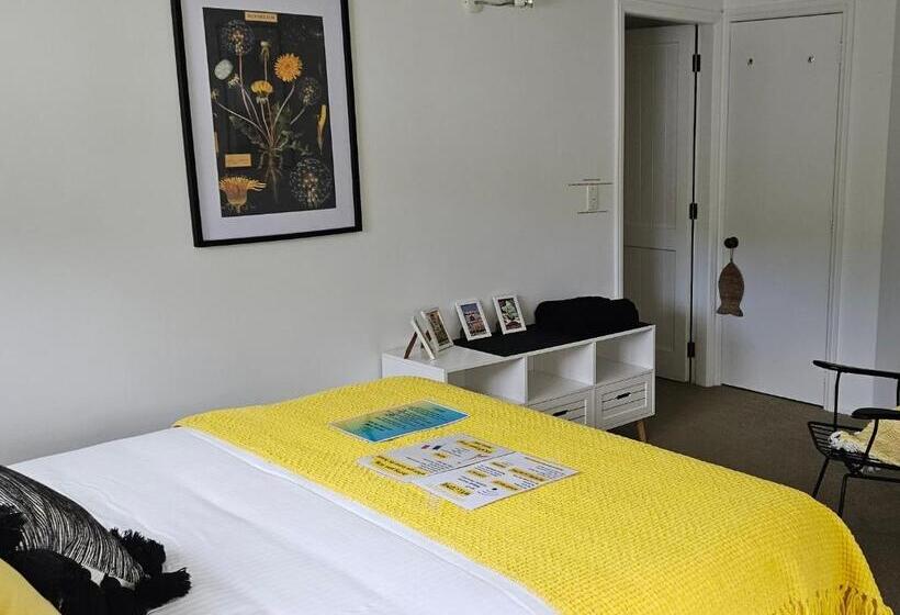 تختخواب و صبحانه Forest Waters