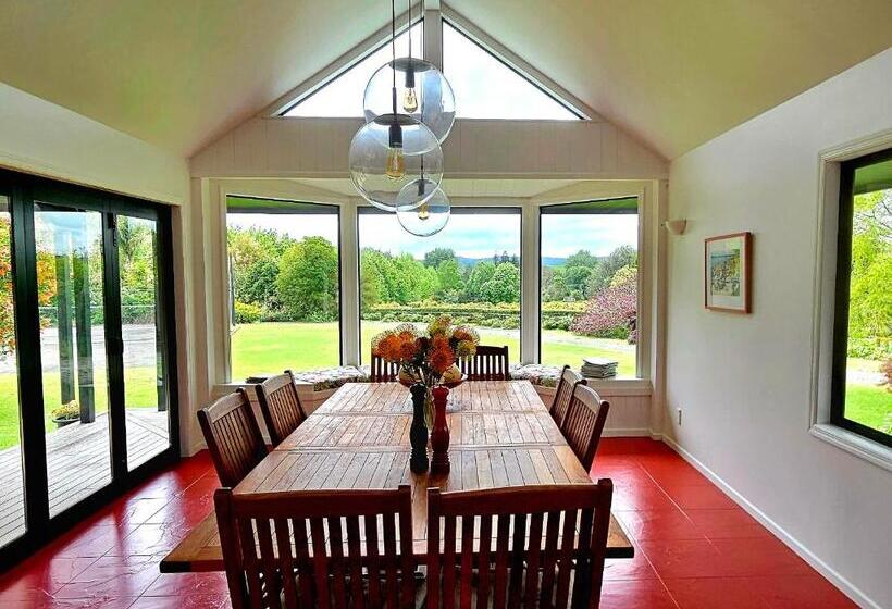 تختخواب و صبحانه Forest Waters