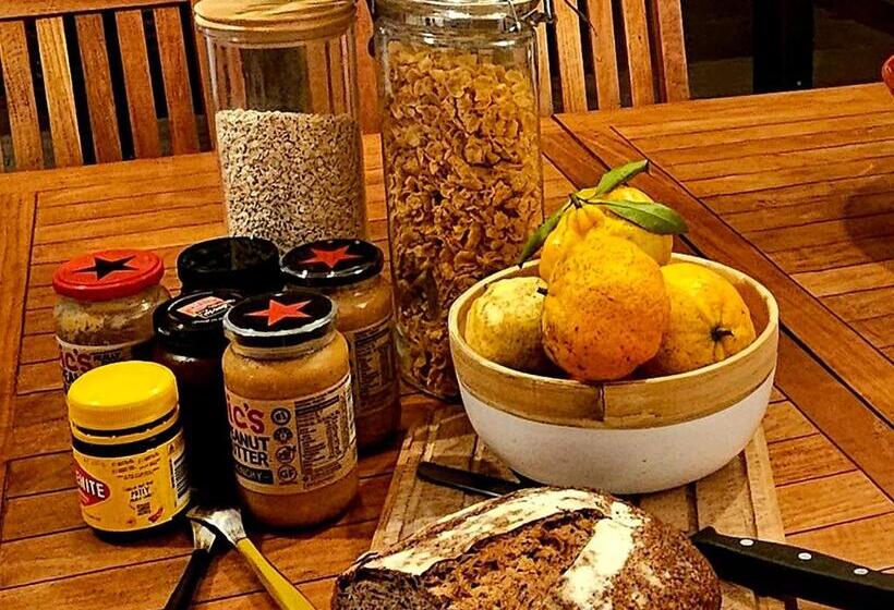 تختخواب و صبحانه Forest Waters