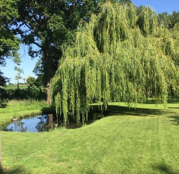 민박 L Eau Qui Dort Chambres Et Tables D Hôtes