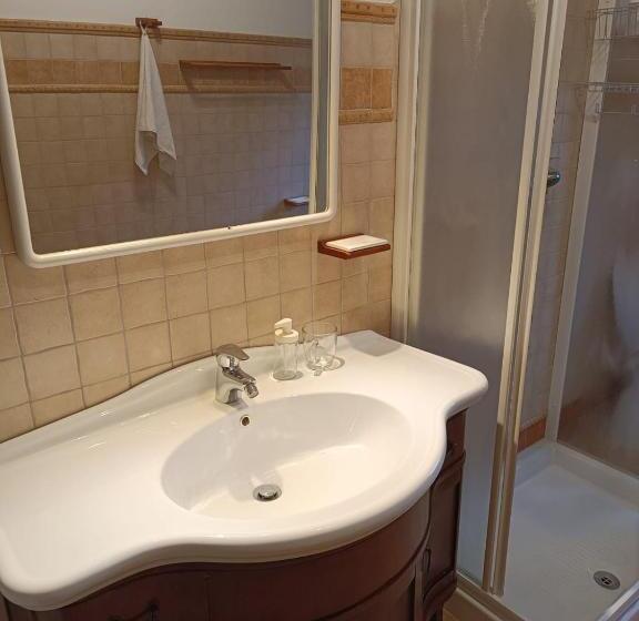 مبيت وإفطار La Casetta Di Ugo