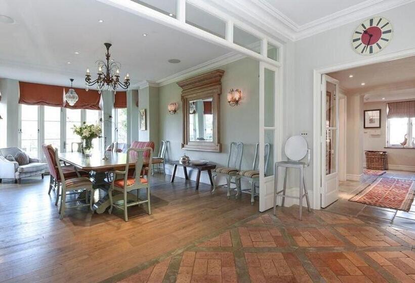 ベッドアンドブレックファースト The Old Rectory