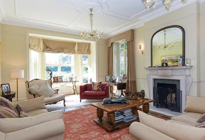 ベッドアンドブレックファースト The Old Rectory