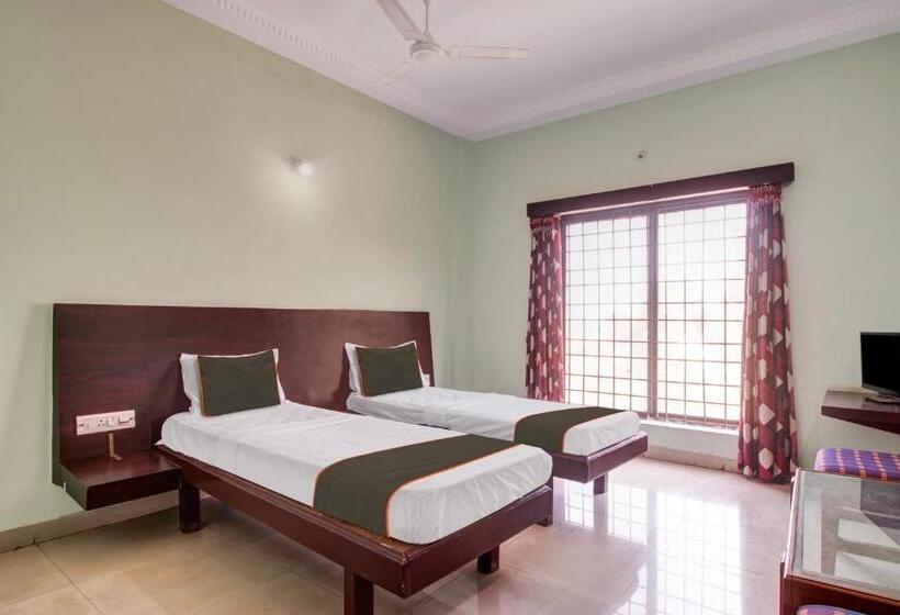 Collection O Hotel Partha International