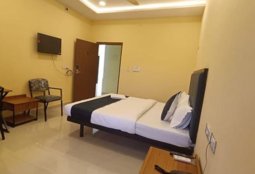 Fabhotel Mint Park Nr Nmims College