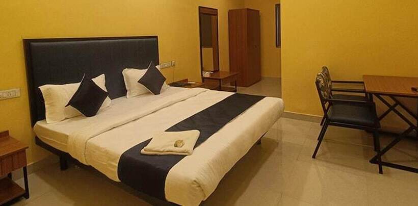 Fabhotel Mint Park Nr Nmims College