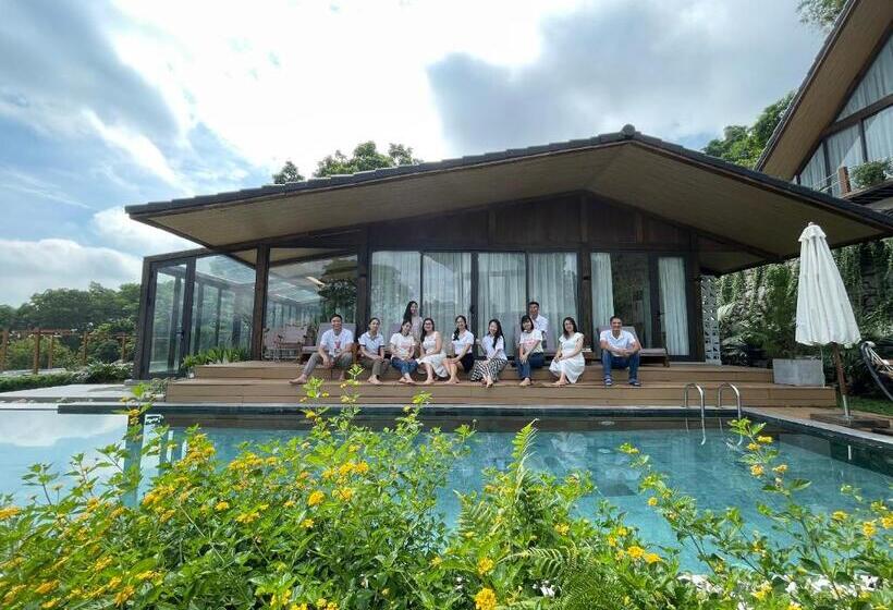 هتل A Little Hill Retreat