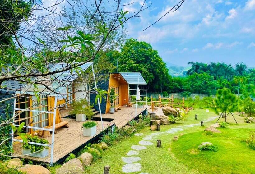 هتل A Little Hill Retreat