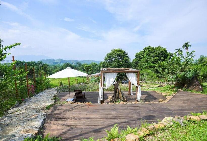 هتل A Little Hill Retreat