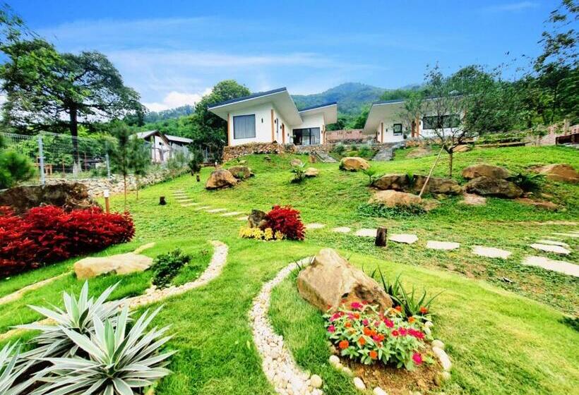 هتل A Little Hill Retreat