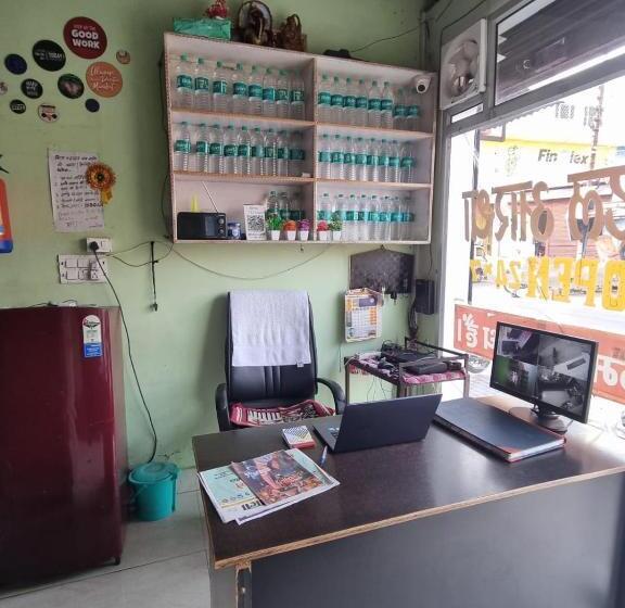 فندق Aastha And Restaurant