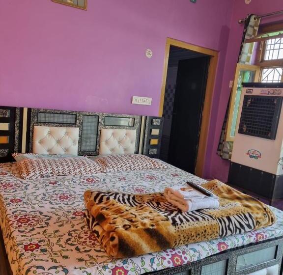 فندق Aastha And Restaurant