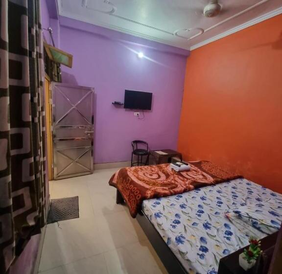 فندق Aastha And Restaurant