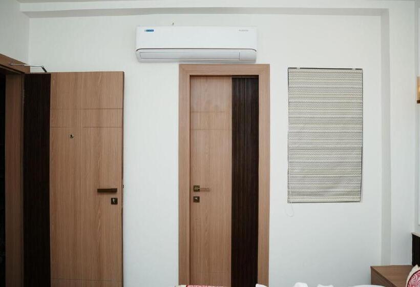 Отель Anaya Retreat