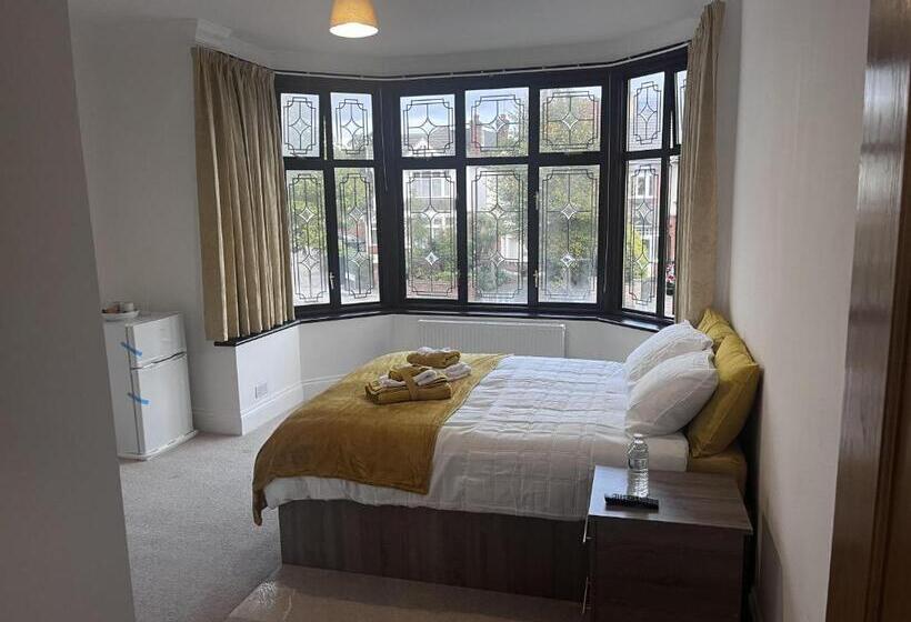 בית מלון כפרי Apex Luxuries