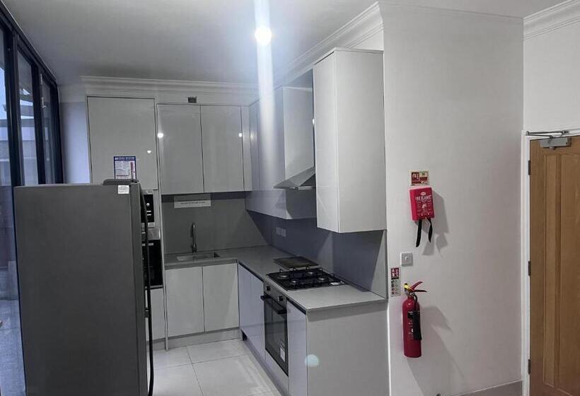 בית מלון כפרי Apex Luxuries