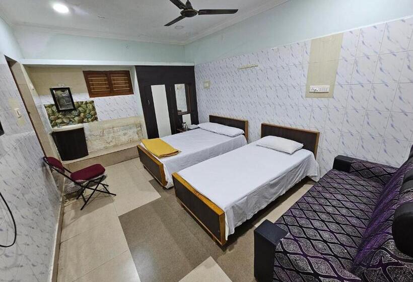 Отель Arunachala Guest House
