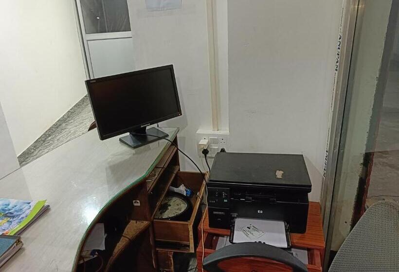 ホテル Atithi Grand