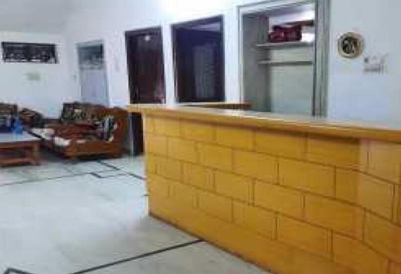 فندق Black And White Restaurant Garden, Pali