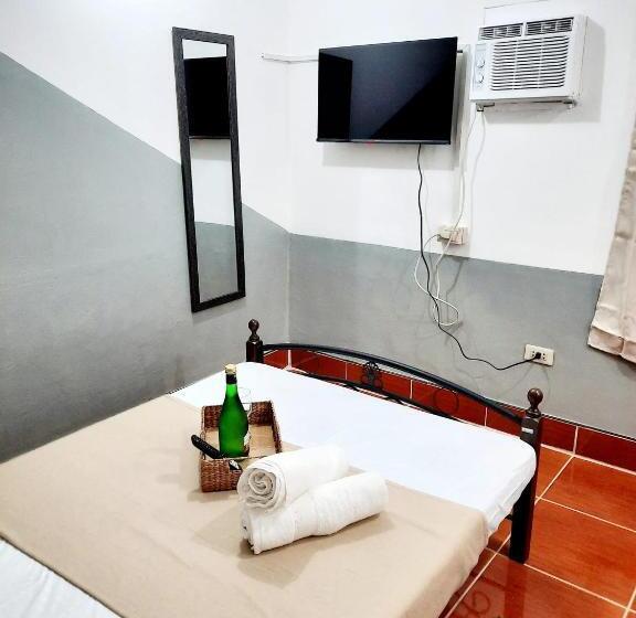 Hotel-cápsula Studio Type Unit   Host Homes Apitong