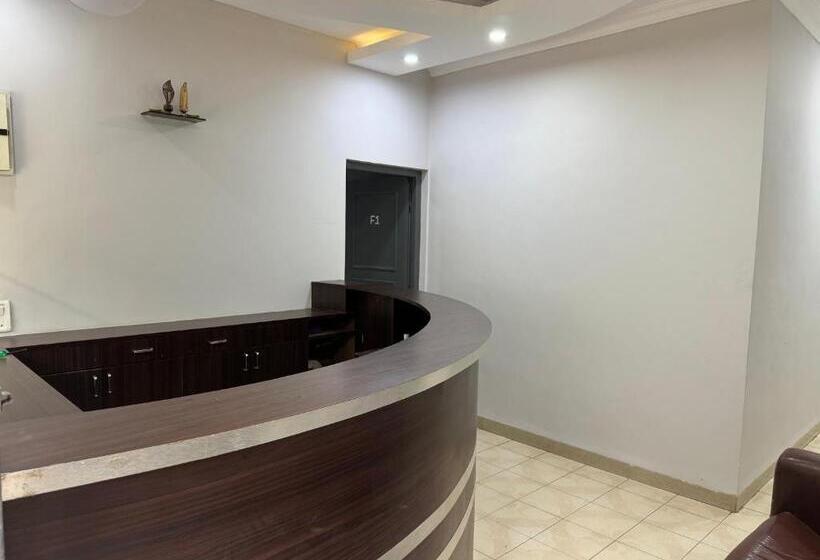 فندق Frankies Holiday Inn