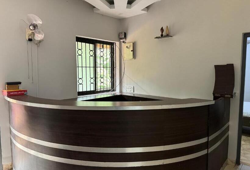 فندق Frankies Holiday Inn