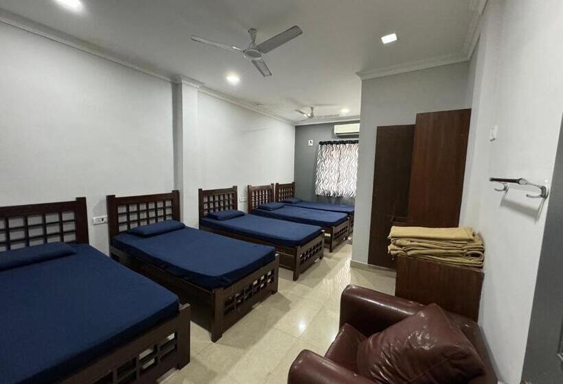 فندق Frankies Holiday Inn