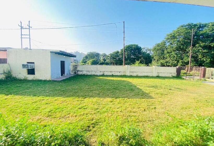 Отель Gellary Villa