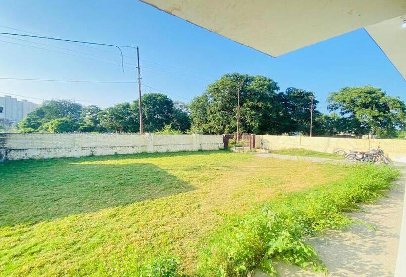 Отель Gellary Villa