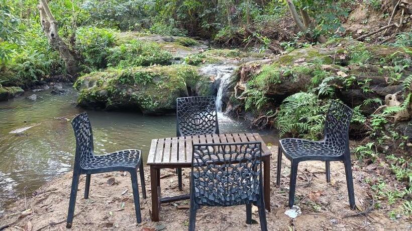 בית מלון כפרי Green Woods Resort