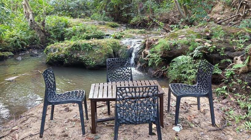 בית מלון כפרי Green Woods Resort