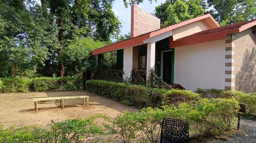 בית מלון כפרי Green Woods Resort