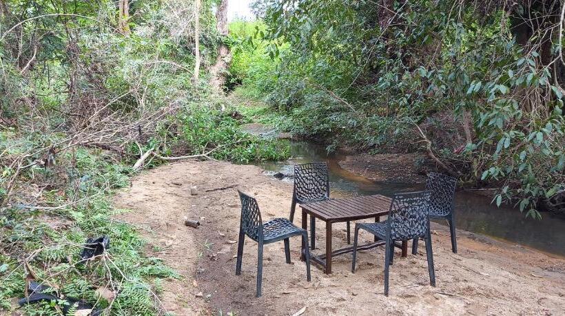 בית מלון כפרי Green Woods Resort