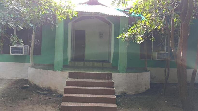 בית מלון כפרי Green Woods Resort