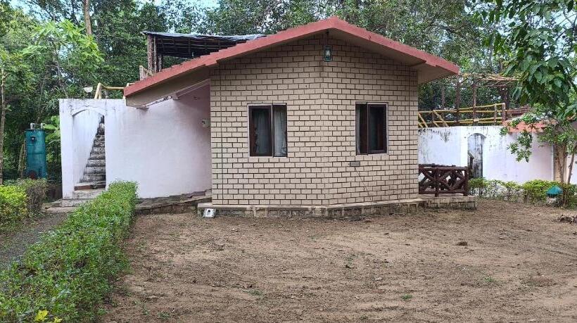 בית מלון כפרי Green Woods Resort