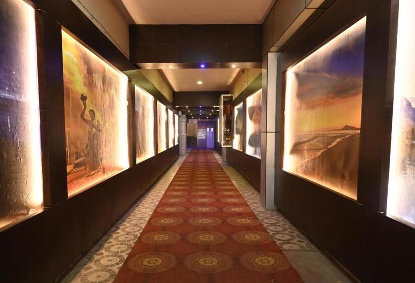 Отель Holy Grand