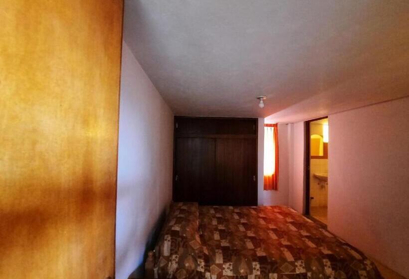 ホテル Hostal Lara