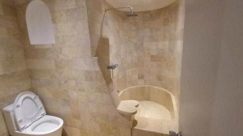 هتل King Arthur Palace