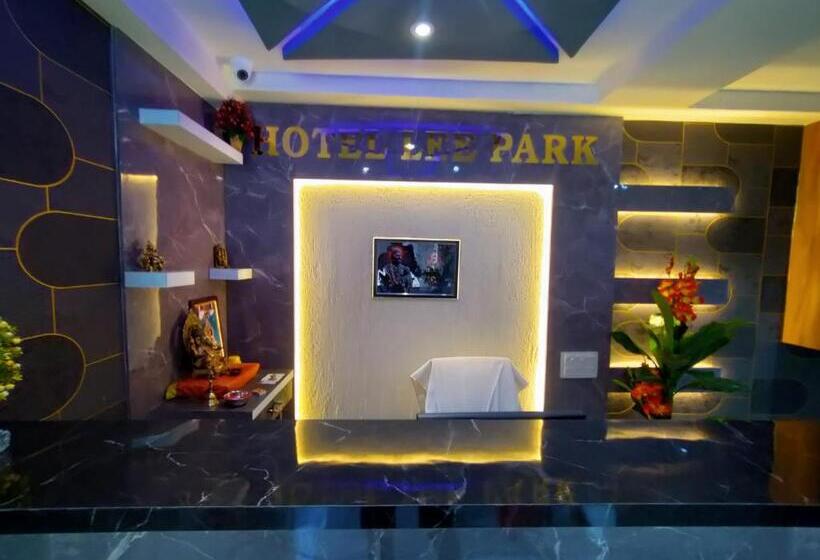 Отель Lee Park