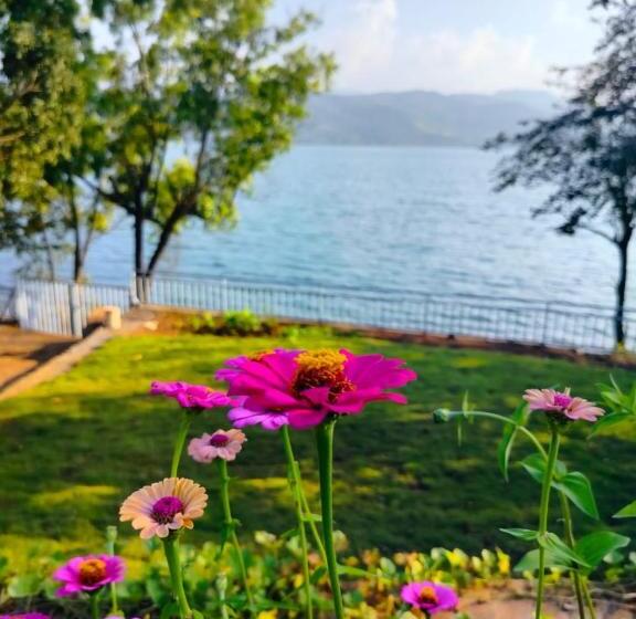 호텔 Lotus Lakeshore Homes