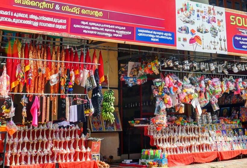 ホテル Oyo Flagship Souparnika Residency